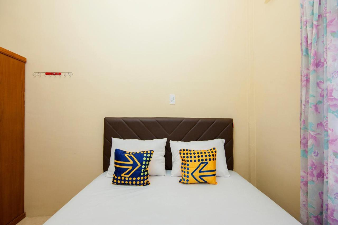 Spot On 2076 Hotel Stadion Berastagi Kültér fotó