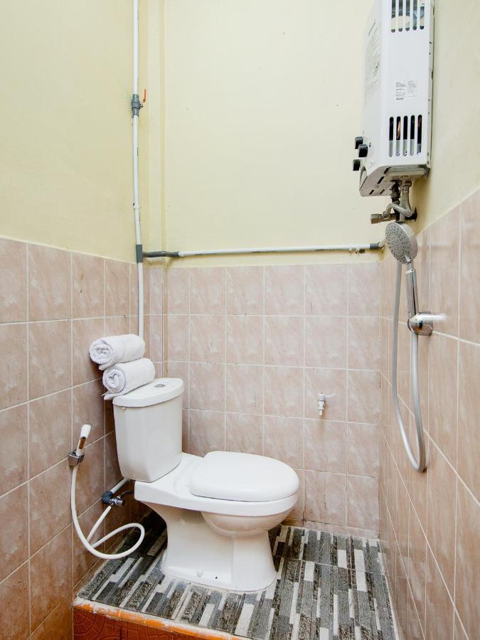 Spot On 2076 Hotel Stadion Berastagi Kültér fotó